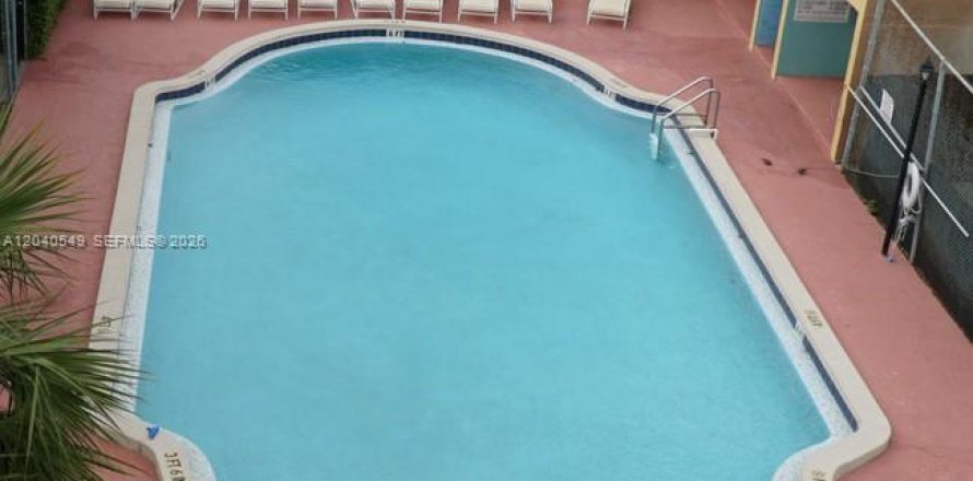 Apartment in Miami, Florida 1 bedroom, 85.66 sq.m. № 2087280