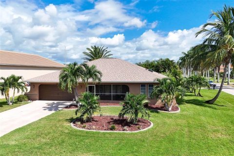 Villa ou maison à Cape Coral, Floride 4 chambres, 176.51 m2 № 2339124