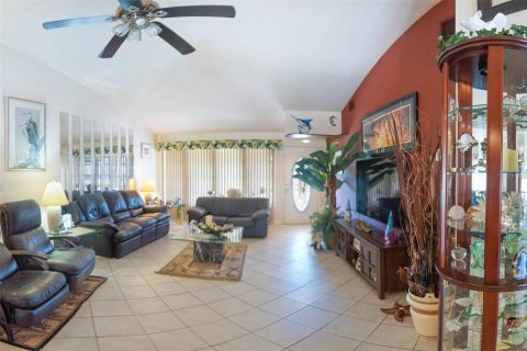 Villa ou maison à vendre à Cape Coral, Floride: 4 chambres, 176.51 m2 № 2339124 - photo 8