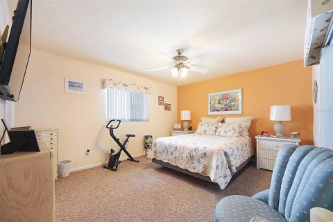 Villa ou maison à vendre à Cape Coral, Floride: 4 chambres, 176.51 m2 № 2339124 - photo 15