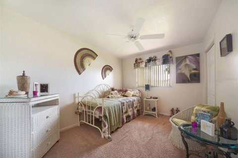 Villa ou maison à vendre à Cape Coral, Floride: 4 chambres, 176.51 m2 № 2339124 - photo 20