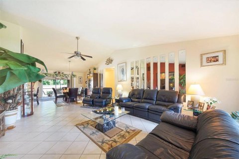 Villa ou maison à vendre à Cape Coral, Floride: 4 chambres, 176.51 m2 № 2339124 - photo 6