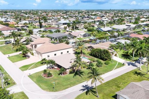 Villa ou maison à vendre à Cape Coral, Floride: 4 chambres, 176.51 m2 № 2339124 - photo 29