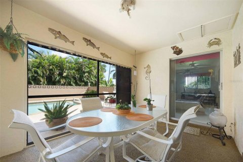 Villa ou maison à vendre à Cape Coral, Floride: 4 chambres, 176.51 m2 № 2339124 - photo 26