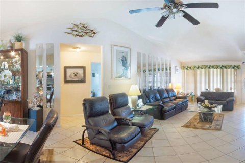 Villa ou maison à vendre à Cape Coral, Floride: 4 chambres, 176.51 m2 № 2339124 - photo 7