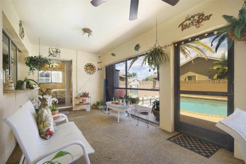 Villa ou maison à vendre à Cape Coral, Floride: 4 chambres, 176.51 m2 № 2339124 - photo 25