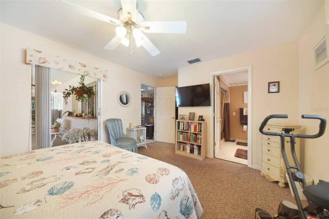 Villa ou maison à vendre à Cape Coral, Floride: 4 chambres, 176.51 m2 № 2339124 - photo 16