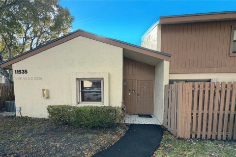 Condominio en Miami, Florida, 3 dormitorios  № 2041184