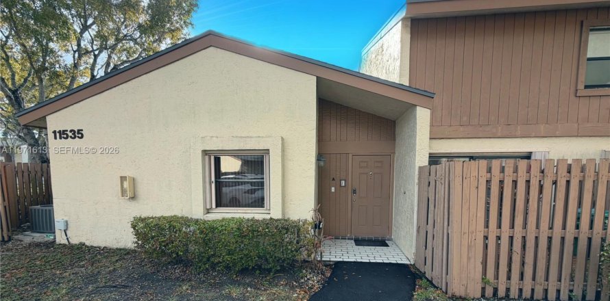 Condominio en Miami, Florida, 3 dormitorios  № 2041184