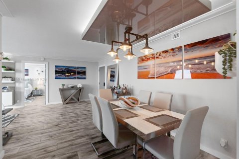 Copropriété à vendre à Fort Lauderdale, Floride: 2 chambres, 102.19 m2 № 1927934 - photo 15