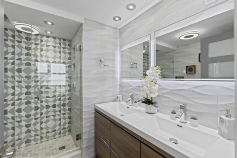 Copropriété à vendre à Fort Lauderdale, Floride: 2 chambres, 102.19 m2 № 1927934 - photo 23