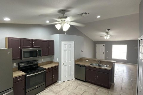 Casa en alquiler en Deltona, Florida, 3 dormitorios, 111.3 m2 № 1910878 - foto 4