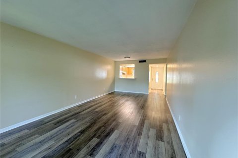 Condominio en alquiler en Inverness, Florida, 2 dormitorios, 90.12 m2 № 2207921 - foto 5
