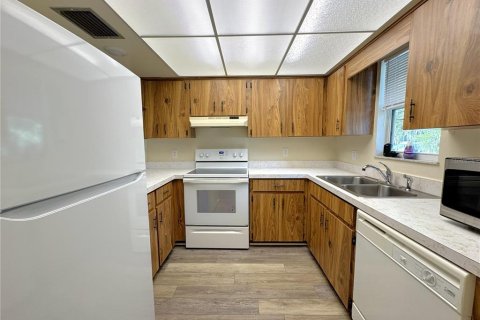 Condominio en alquiler en Inverness, Florida, 2 dormitorios, 90.12 m2 № 2207921 - foto 3