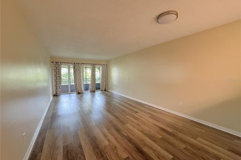 Condominio en alquiler en Inverness, Florida, 2 dormitorios, 90.12 m2 № 2207921 - foto 4