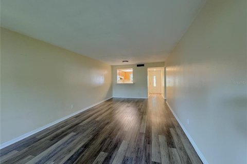 Condominio en alquiler en Inverness, Florida, 2 dormitorios, 90.12 m2 № 2207921 - foto 6