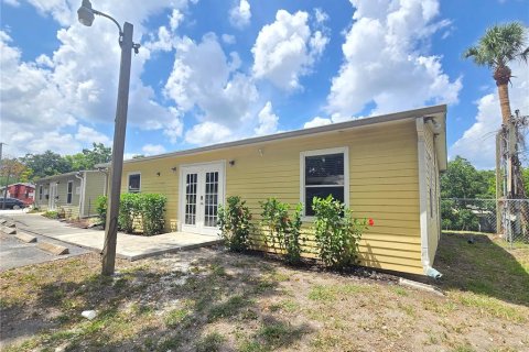 Propiedad comercial en alquiler en Tampa, Florida, 104.05 m2 № 1767893 - foto 3