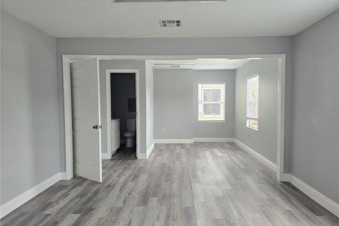 Propiedad comercial en alquiler en Tampa, Florida, 104.05 m2 № 1767893 - foto 10