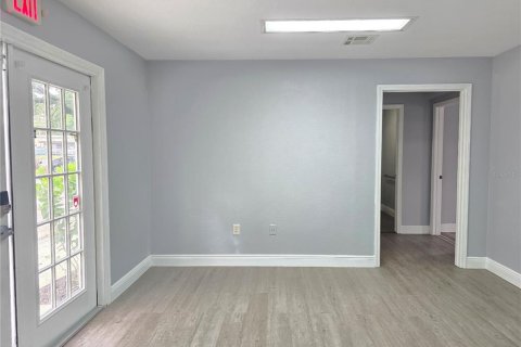 Propiedad comercial en alquiler en Tampa, Florida, 104.05 m2 № 1767893 - foto 6