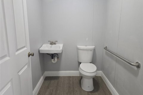 Propiedad comercial en alquiler en Tampa, Florida, 104.05 m2 № 1767893 - foto 13
