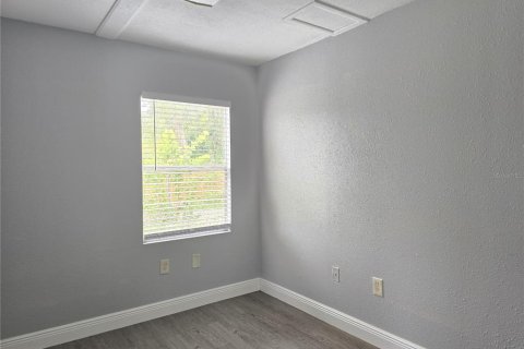 Propiedad comercial en alquiler en Tampa, Florida, 104.05 m2 № 1767893 - foto 8
