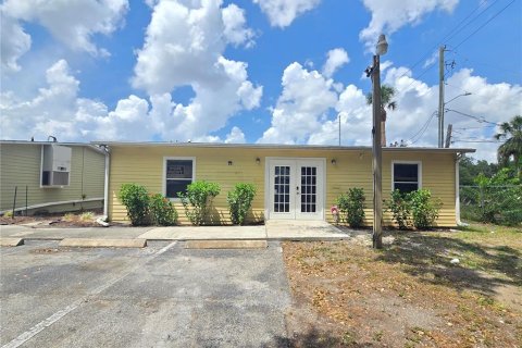 Propiedad comercial en alquiler en Tampa, Florida, 104.05 m2 № 1767893 - foto 2