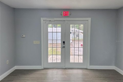 Propiedad comercial en alquiler en Tampa, Florida, 104.05 m2 № 1767893 - foto 5