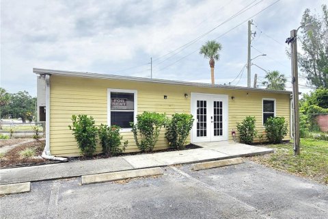 Propiedad comercial en alquiler en Tampa, Florida, 104.05 m2 № 1767893 - foto 1
