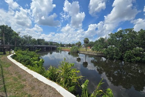 Propiedad comercial en alquiler en Tampa, Florida, 104.05 m2 № 1767893 - foto 19