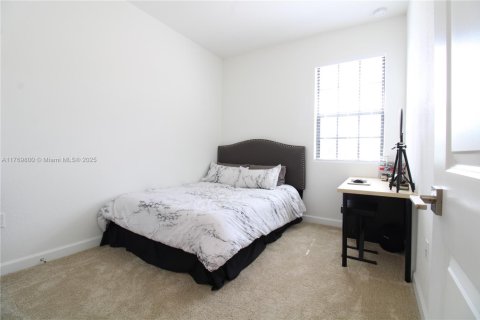 Townhouse in Florida City, Florida 3 bedrooms, 138.24 sq.m. № 1867752 - photo 18