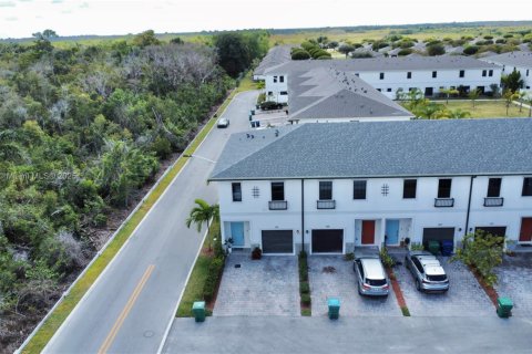 Townhouse in Florida City, Florida 3 bedrooms, 138.24 sq.m. № 1867752 - photo 28
