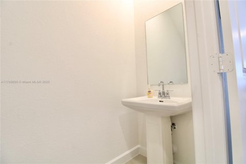 Townhouse in Florida City, Florida 3 bedrooms, 138.24 sq.m. № 1867752 - photo 10