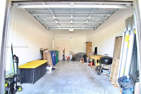 Townhouse in Florida City, Florida 3 bedrooms, 138.24 sq.m. № 1867752 - photo 20