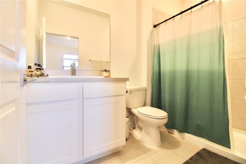 Townhouse in Florida City, Florida 3 bedrooms, 138.24 sq.m. № 1867752 - photo 14