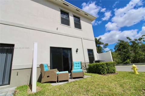 Townhouse in Florida City, Florida 3 bedrooms, 138.24 sq.m. № 1867752 - photo 21