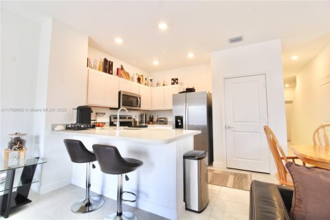 Townhouse in Florida City, Florida 3 bedrooms, 138.24 sq.m. № 1867752 - photo 3