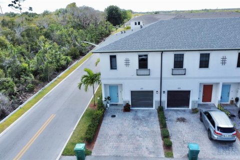 Townhouse in Florida City, Florida 3 bedrooms, 138.24 sq.m. № 1867752 - photo 29