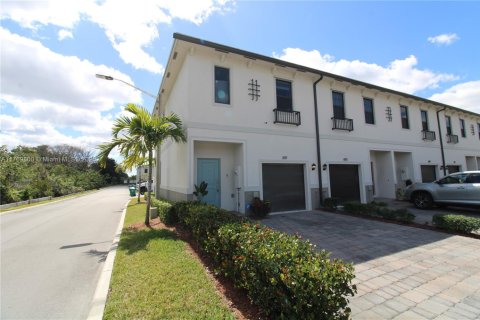 Townhouse in Florida City, Florida 3 bedrooms, 138.24 sq.m. № 1867752 - photo 27