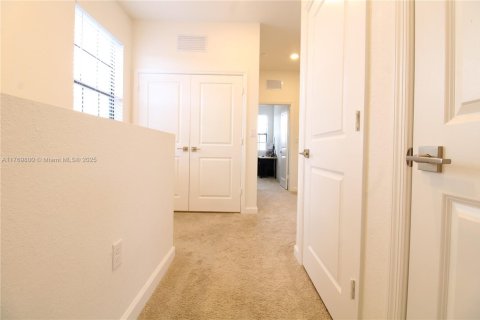 Townhouse in Florida City, Florida 3 bedrooms, 138.24 sq.m. № 1867752 - photo 15
