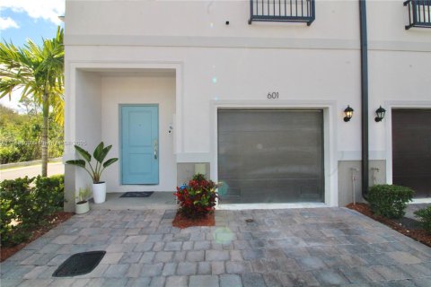 Townhouse in Florida City, Florida 3 bedrooms, 138.24 sq.m. № 1867752 - photo 26