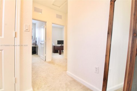 Townhouse in Florida City, Florida 3 bedrooms, 138.24 sq.m. № 1867752 - photo 16