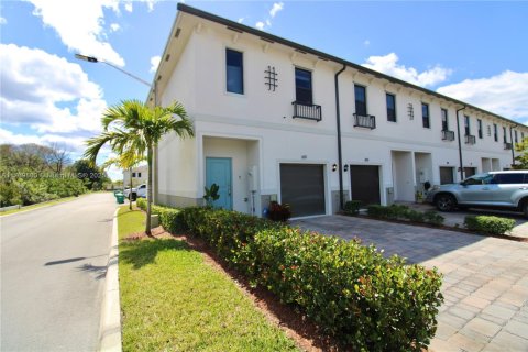 Townhouse in Florida City, Florida 3 bedrooms, 138.24 sq.m. № 1867752 - photo 24