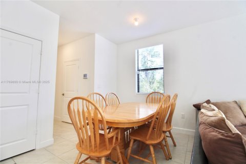 Townhouse in Florida City, Florida 3 bedrooms, 138.24 sq.m. № 1867752 - photo 6