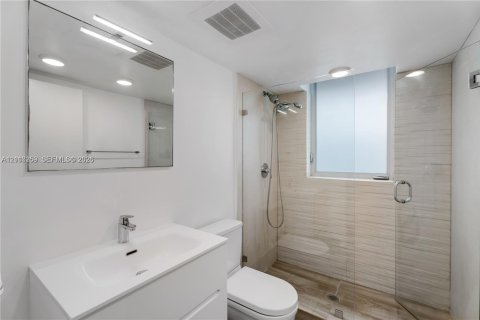 Condominio en venta en Bay Harbor Islands, Florida, 2 dormitorios, 121.24 m2 № 2431285 - foto 5