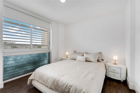 Condominio en venta en Bay Harbor Islands, Florida, 2 dormitorios, 121.24 m2 № 2431285 - foto 12