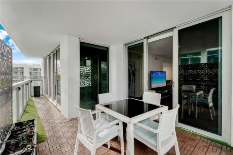 Condominio en venta en Bay Harbor Islands, Florida, 2 dormitorios, 121.24 m2 № 2431285 - foto 13