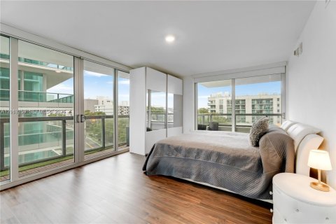 Condominio en Bay Harbor Islands, Florida, 2 dormitorios  № 2431285