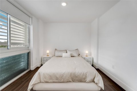 Condominio en venta en Bay Harbor Islands, Florida, 2 dormitorios, 121.24 m2 № 2431285 - foto 15