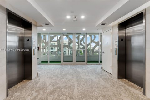 Condominio en venta en Bay Harbor Islands, Florida, 2 dormitorios, 121.24 m2 № 2431285 - foto 28