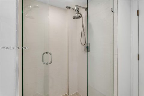 Condominio en venta en Bay Harbor Islands, Florida, 2 dormitorios, 121.24 m2 № 2431285 - foto 29